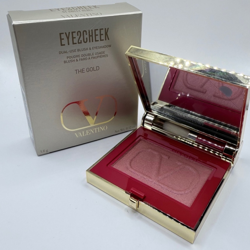 NOT AVAILABLE

Valentino Eye2Cheek Dual Use Blush & Eyeshadow - 04 Sweet Rebel